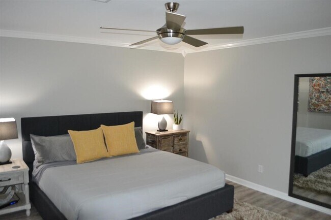 Building Photo - 200 Hamilton Oaks Dr