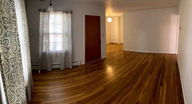 Building Photo - 4 Bedroom 1.5 Bath House with Washer and D...