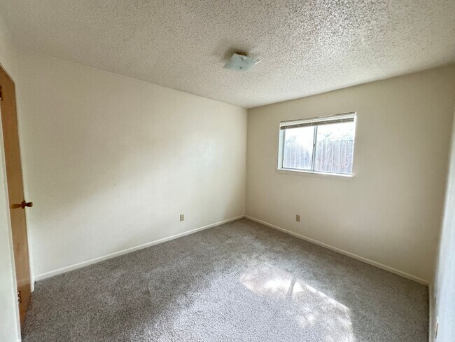 Building Photo - 425 W Avenue C