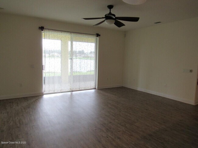 Building Photo - 1741 Bridgeport Cir