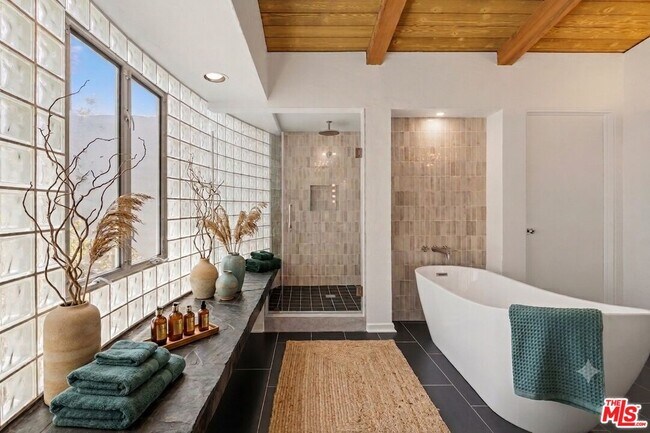 Building Photo - 3909 Sierks Way
