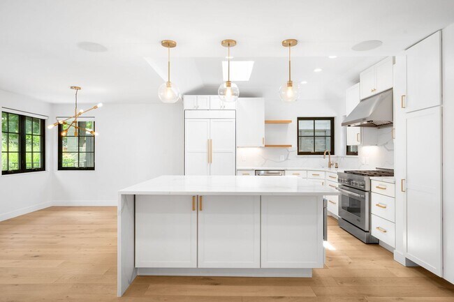 Building Photo - LUX 3BD, 2BA Belcaro Home with 2-Car Garage