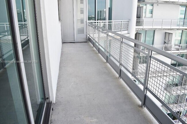 Building Photo - 690 SW 1st Ct