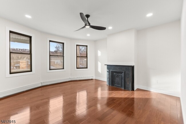 Building Photo - 633 Lafayette Ave