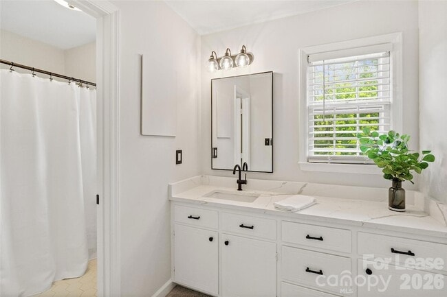 Building Photo - 6600/6602 Porterfield Road Unit