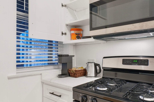 Building Photo - 618 W Patterson Ave