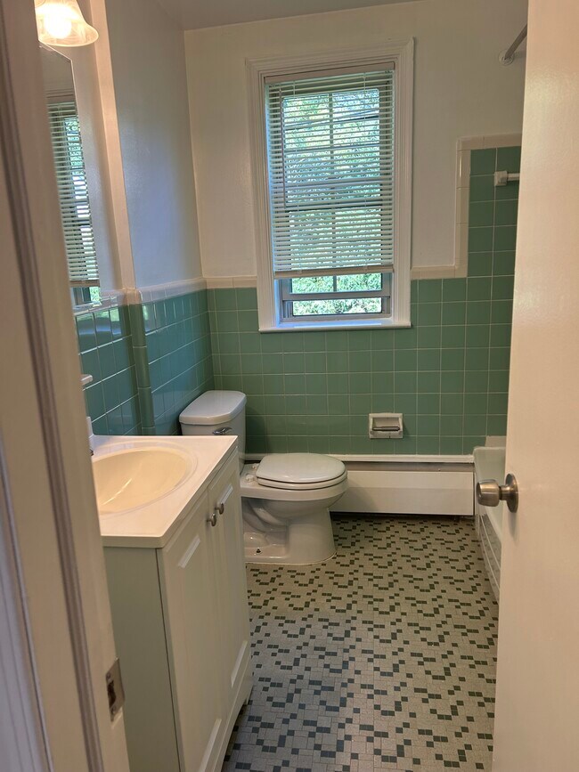 Building Photo - 27 Wallingford Ave