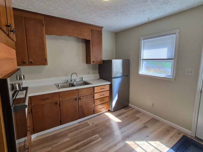Kitchen - 128 Morgan Drive