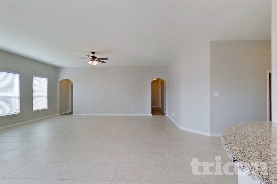 Building Photo - 616 Meadow Springs Dr