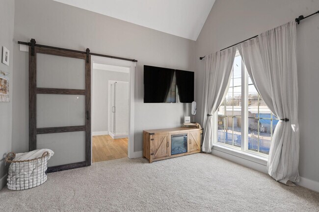 Building Photo - 213 Winchester St