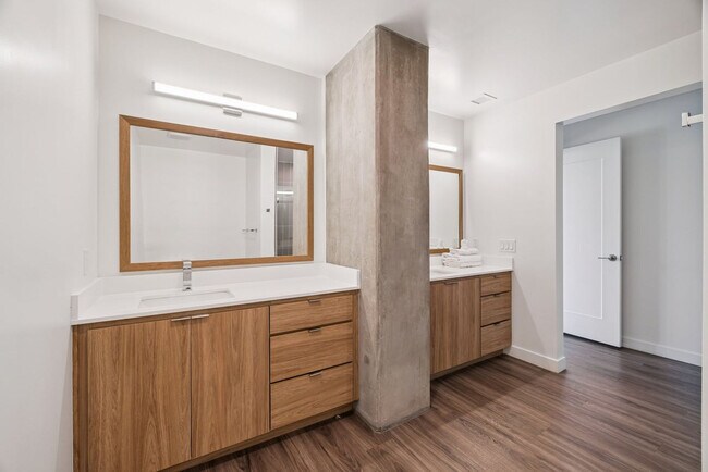 Building Photo - 222 E Jefferson St