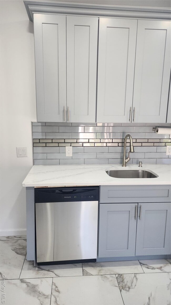 Primary Photo - 38 Moulton Ave