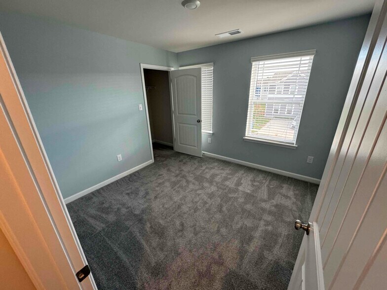 Building Photo - 81 Pepperwood Dr