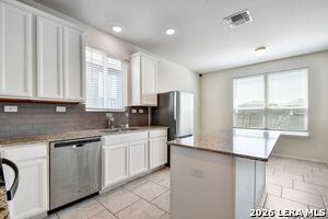 Building Photo - 10370 Dunlap