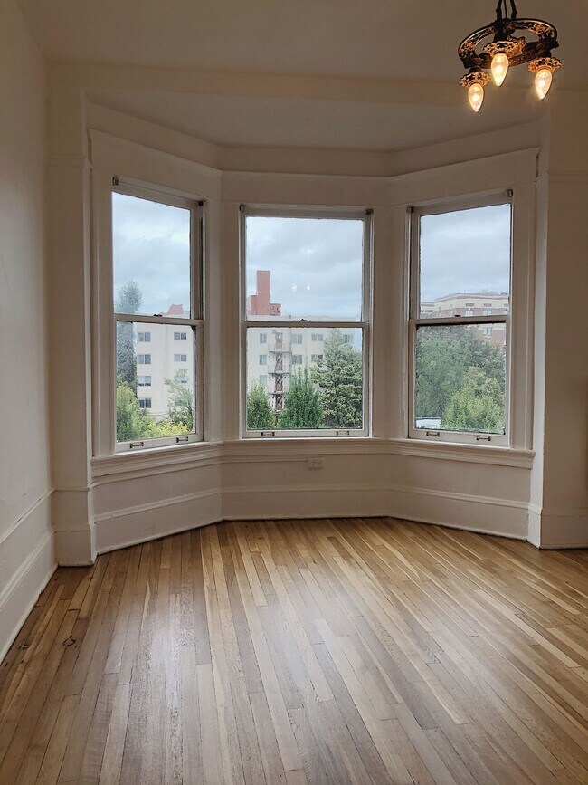 Building Photo - 2190 W Burnside, #106