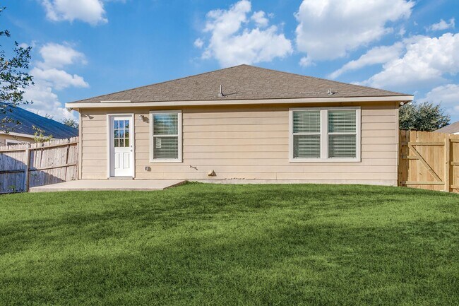 Building Photo - 3/2/2 new flooring and interior paint