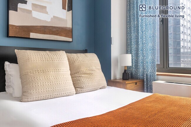 Building Photo - 635 W 42nd St