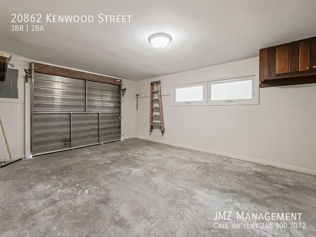 Building Photo - 20862 Kenwood St