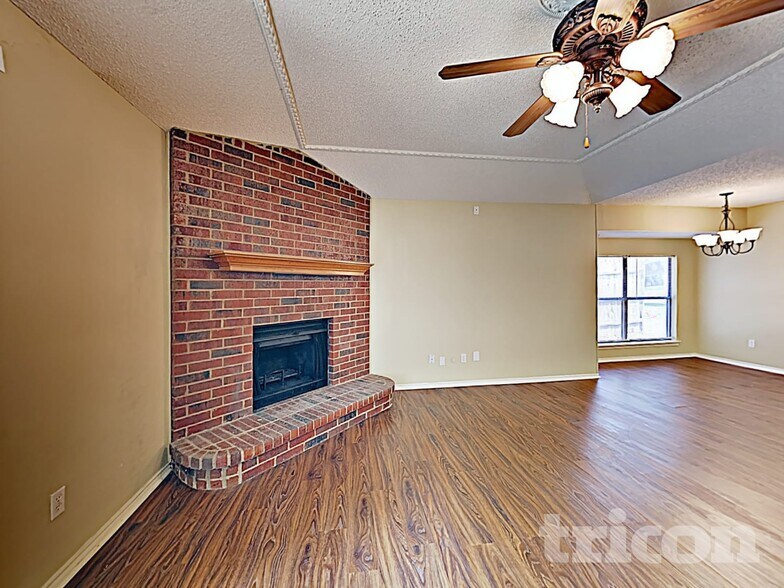 Building Photo - 773 Parkview Dr