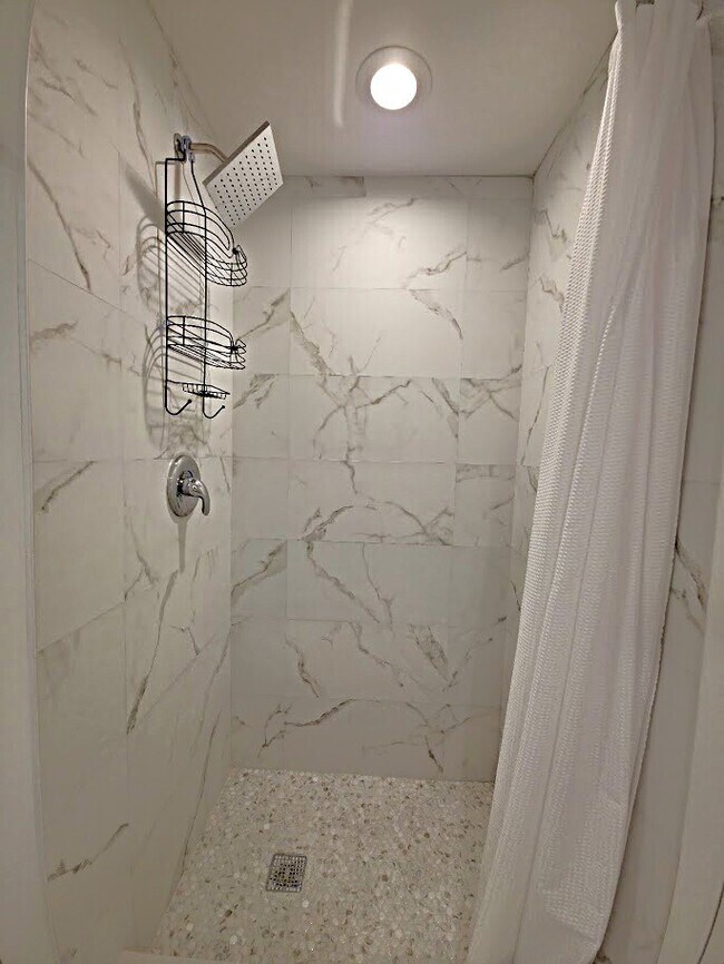 Building Photo - 5249 Cedarbend Dr