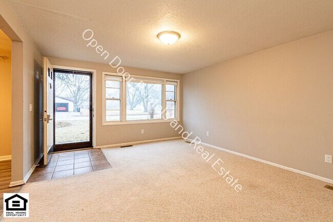 Building Photo - 6305 Salge Dr