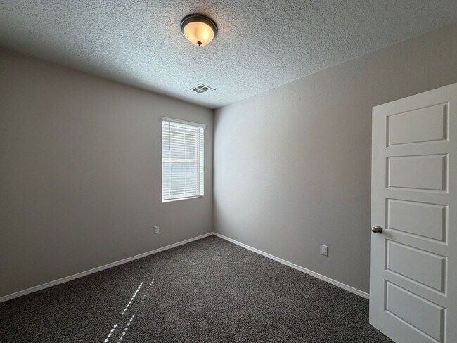 Building Photo - 4875 Mount Salas St NE