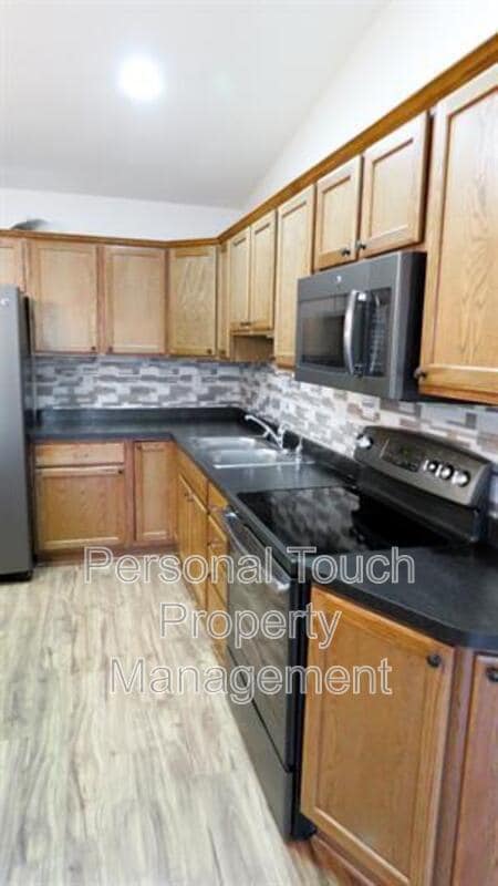 Building Photo - 2420 5th St W