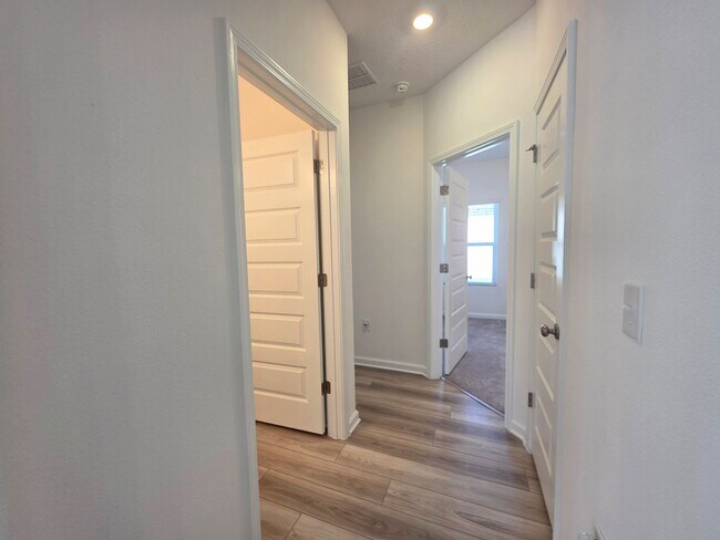 Building Photo - 3BR/2BA home with internet included