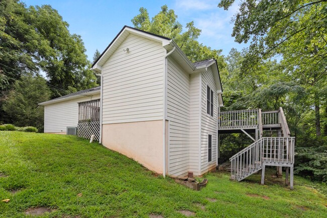 Primary Photo - Great House in East Asheville!