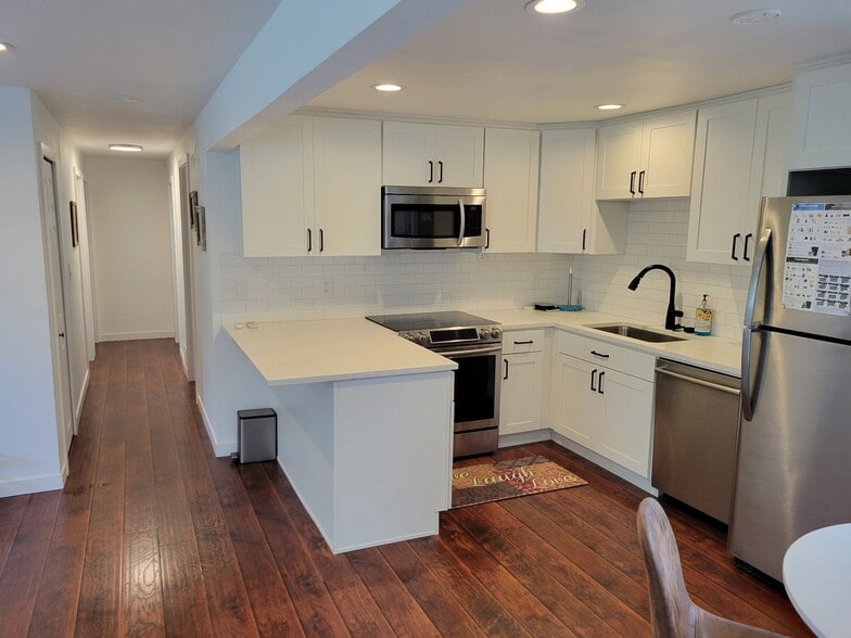 Building Photo - 3600 NE 9th St