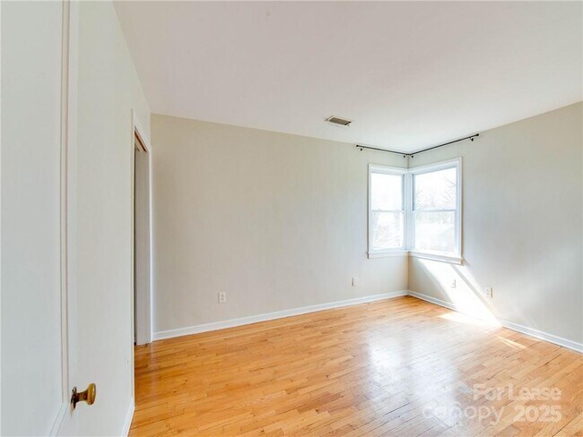 Building Photo - 220 Wakefield Dr