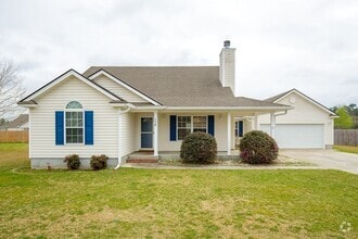 Building Photo - Luxurious 3 Bed/2 Bath Home with Modern Am...