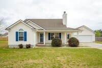 Building Photo - Luxurious 3 Bed/2 Bath Home with Modern Am...