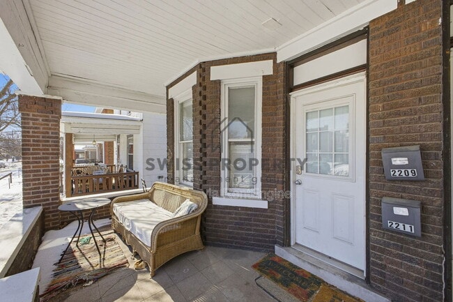 Building Photo - 2209 Summit St