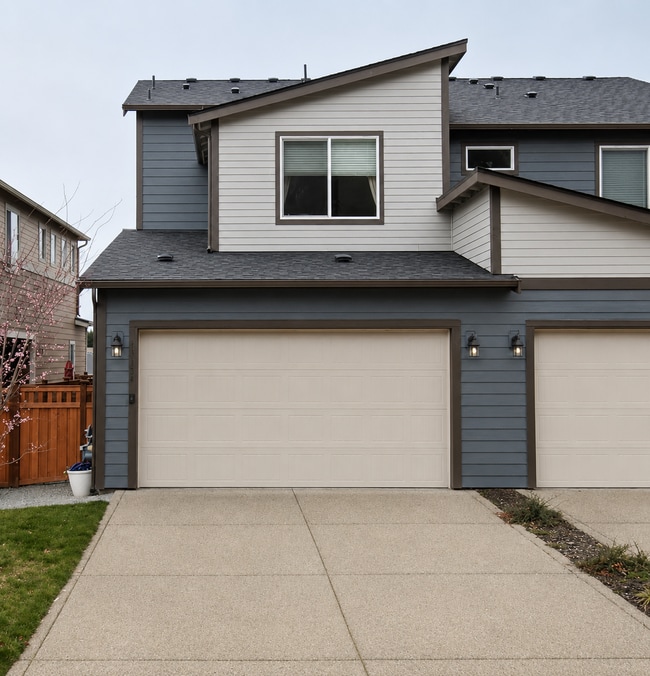 Building Photo - Serene Living in The Heart of Bonney Lake