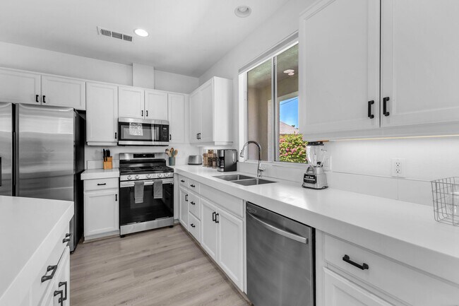 Building Photo - 47383 Bahama Ct
