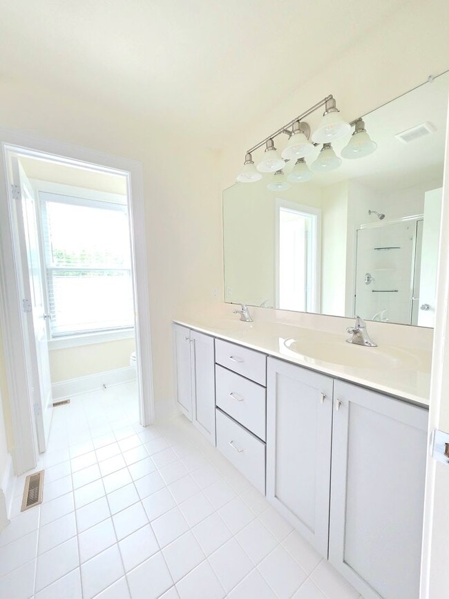 Building Photo - 4bed-3.5bath home in the Town of Whitehalll