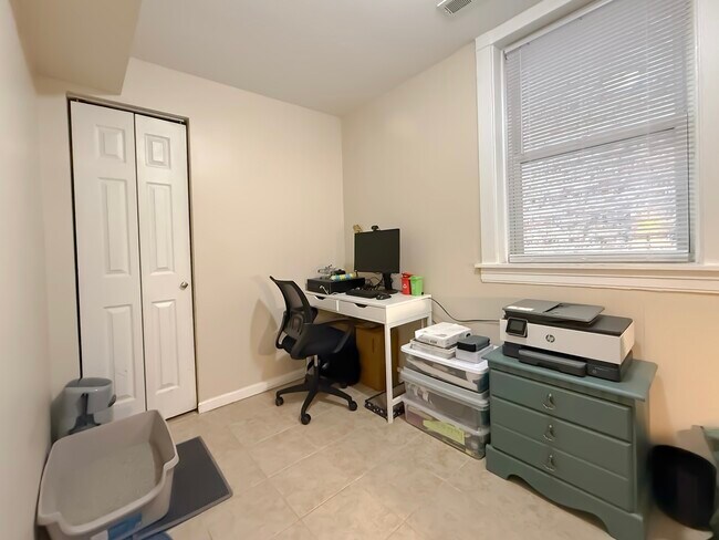 Building Photo - 3441 N Oakley Ave