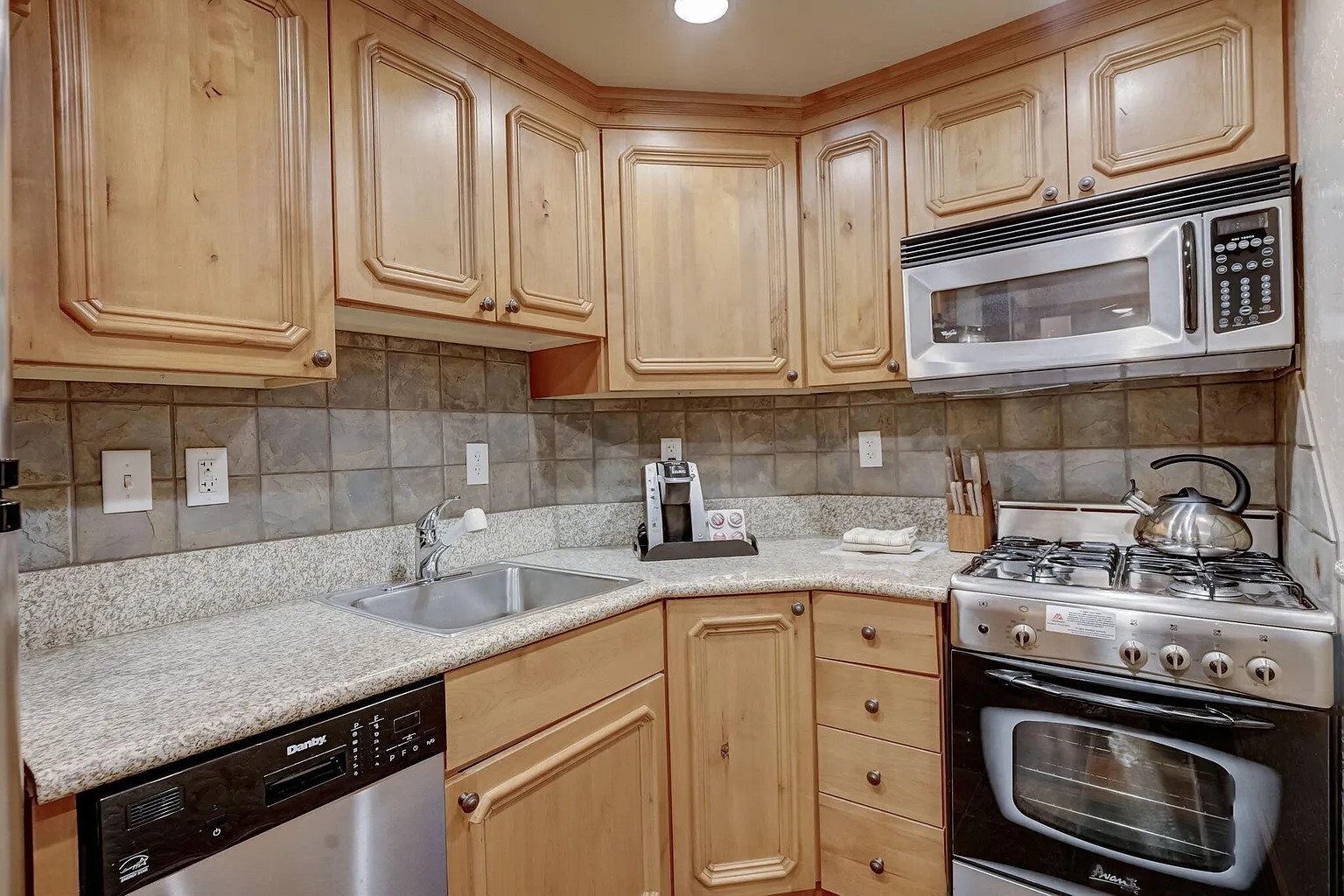 Building Photo - 840 Bigler Ln