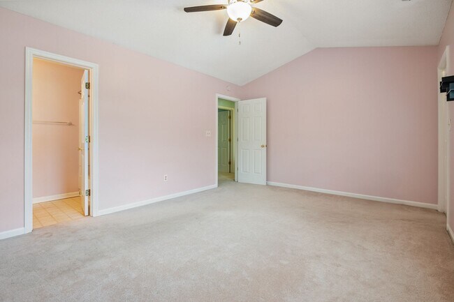 Building Photo - 128 Shady Spring Pl