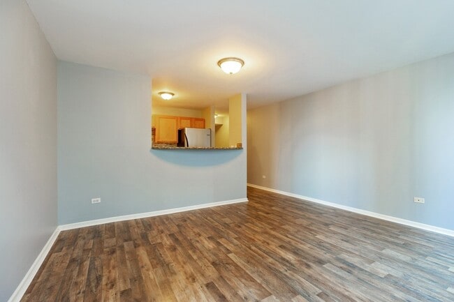 Building Photo - 345 N La Salle Dr