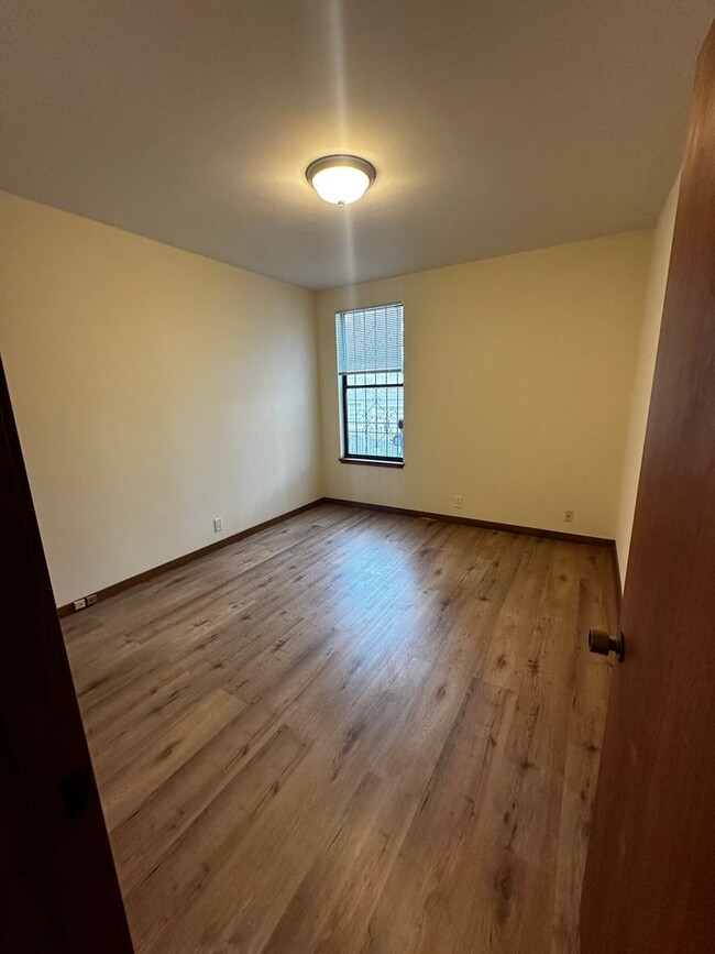 Building Photo - 1450-1452 Sutter Street/347 Fern Street (1...