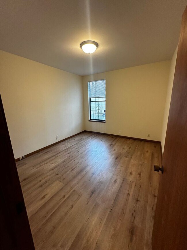Building Photo - 1450-1452 Sutter Street/347 Fern Street (1157rc)