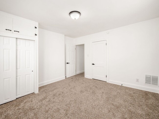 Building Photo - 1359 N 6th St