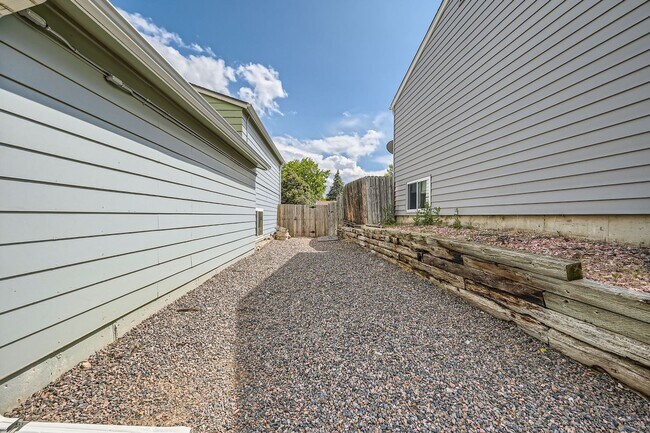 Building Photo - 17166 E Nassau Pl