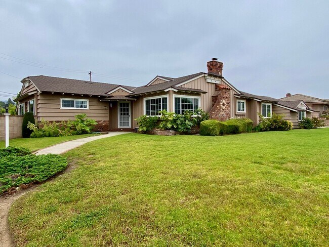 Building Photo - Rustic Spacious Home with Large Yard Boasting Timeless Character – 3 Bed, 2.5 Bath