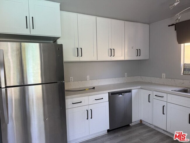 Building Photo - 6556 Forbes Ave