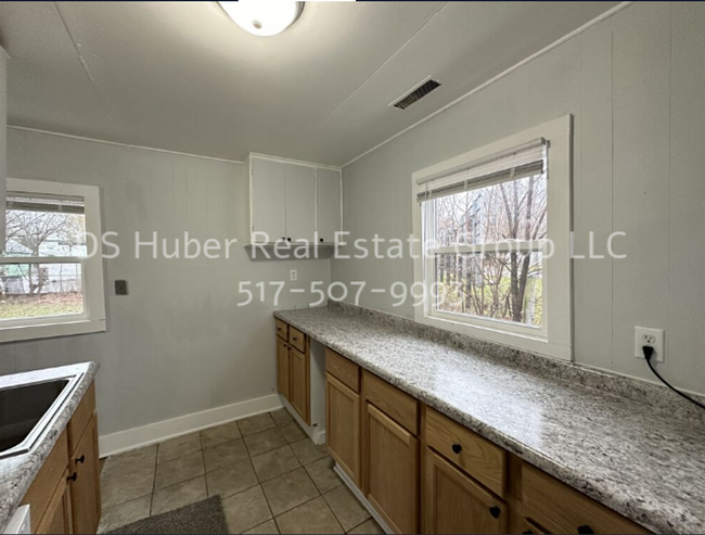 Building Photo - 323 S Foster Avenue Lansing, MI 48912
