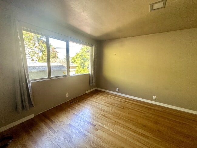 Building Photo - 3114 W Elmore St