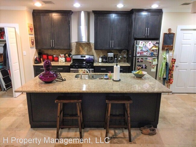 Building Photo - 4 br, 2 bath Room For Rent - 1706 Bolsover St